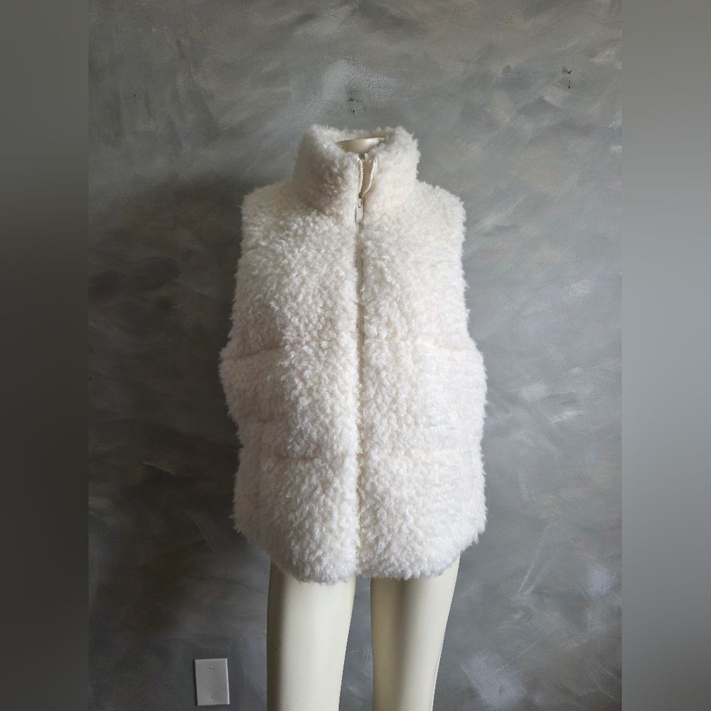 Universal Thread Womens Cozy Alpine Faux Shearling Fur Puffer Vest Sz L NWT